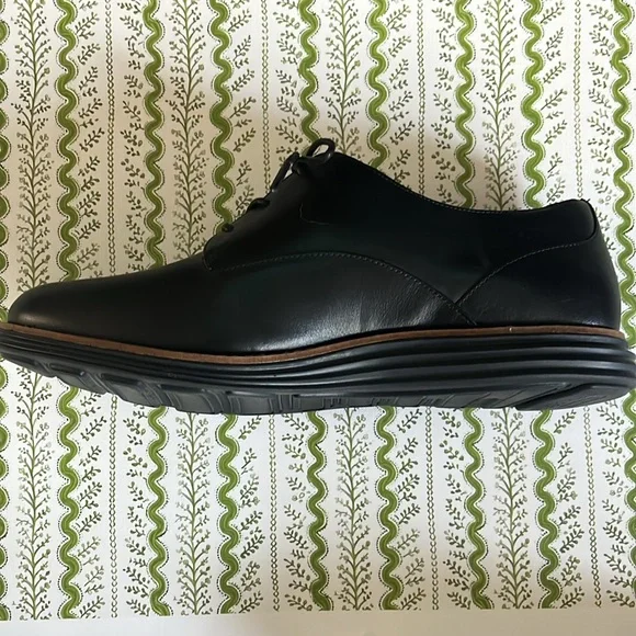 Cole Haan Black Oxford shoe NWOT - Picture 2 of 8